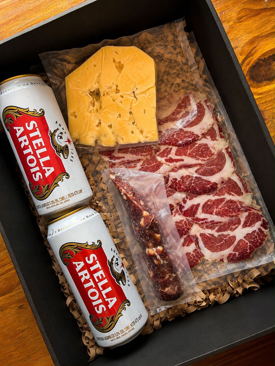 Box de regalo Don Chiche con dos cervezas, salame, bondiola y queso casero