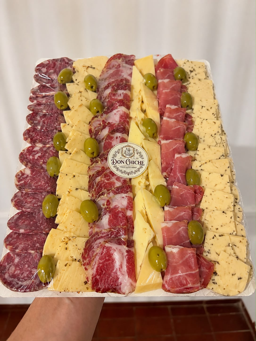 Picada Don Chiche para cuatro personas con materia prima de Colonia Caroya
